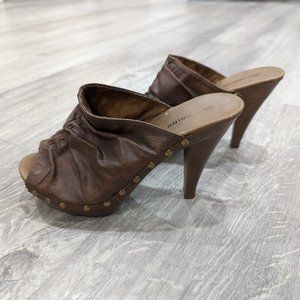Brown Sandal with wooden heel